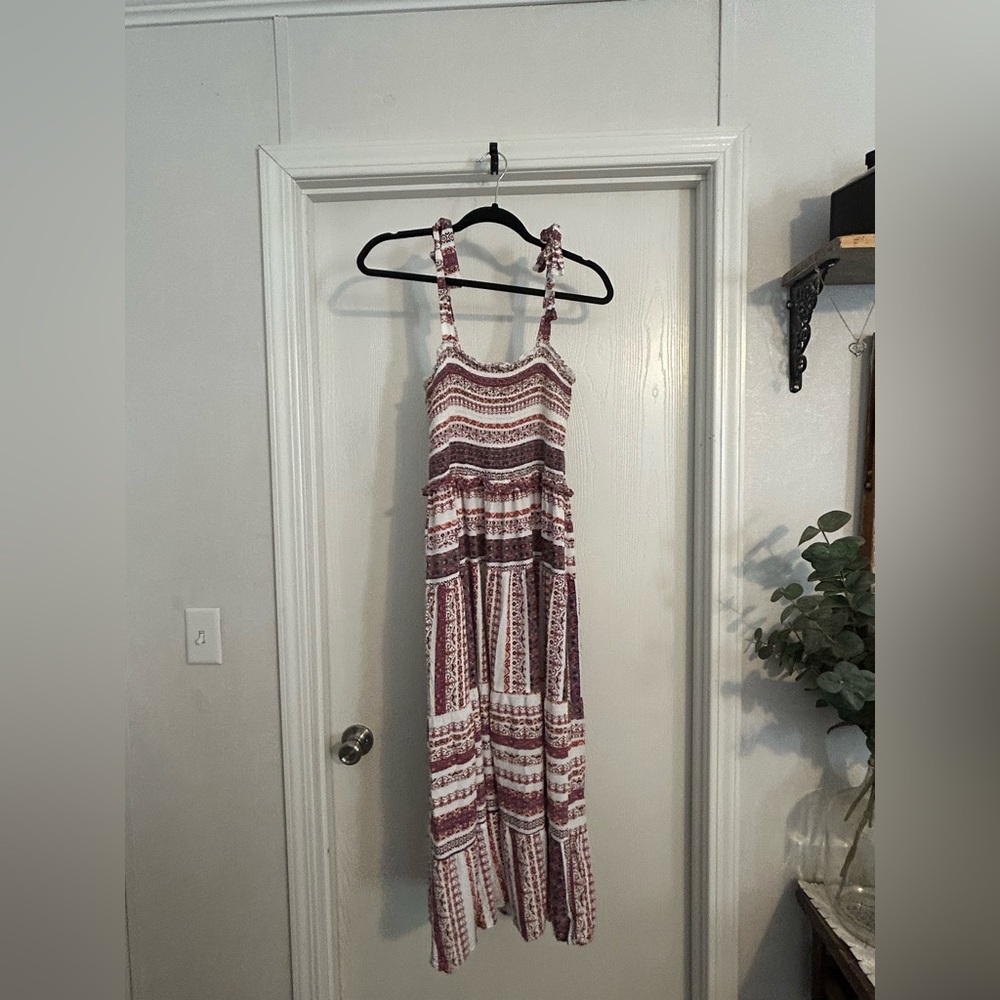 ILLA ILLA | Red and Cream Patterned Maxi Dress | Size Large - Picture 5 of 5